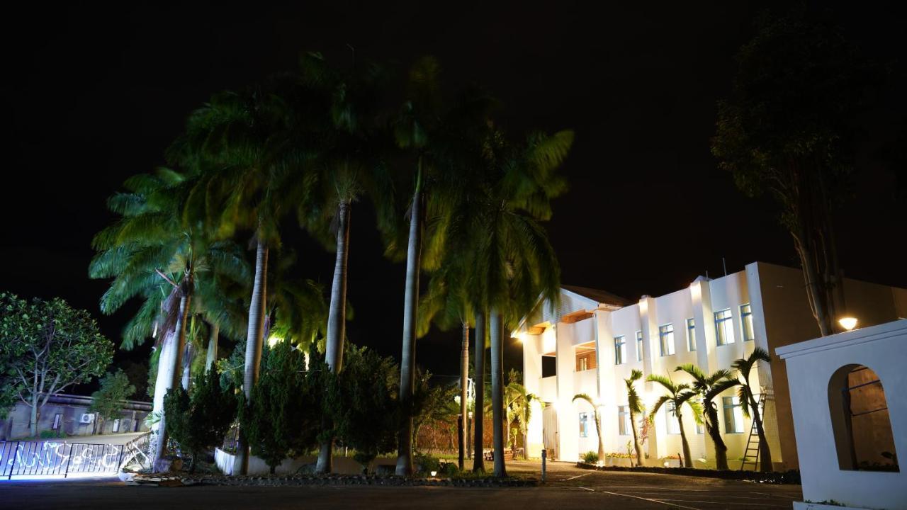 Super White Hotel Taitung ภายนอก รูปภาพ