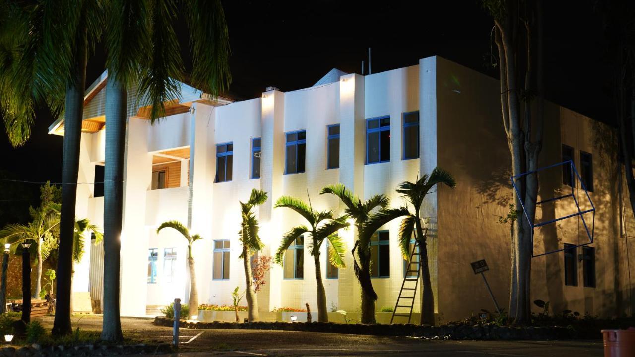 Super White Hotel Taitung ภายนอก รูปภาพ